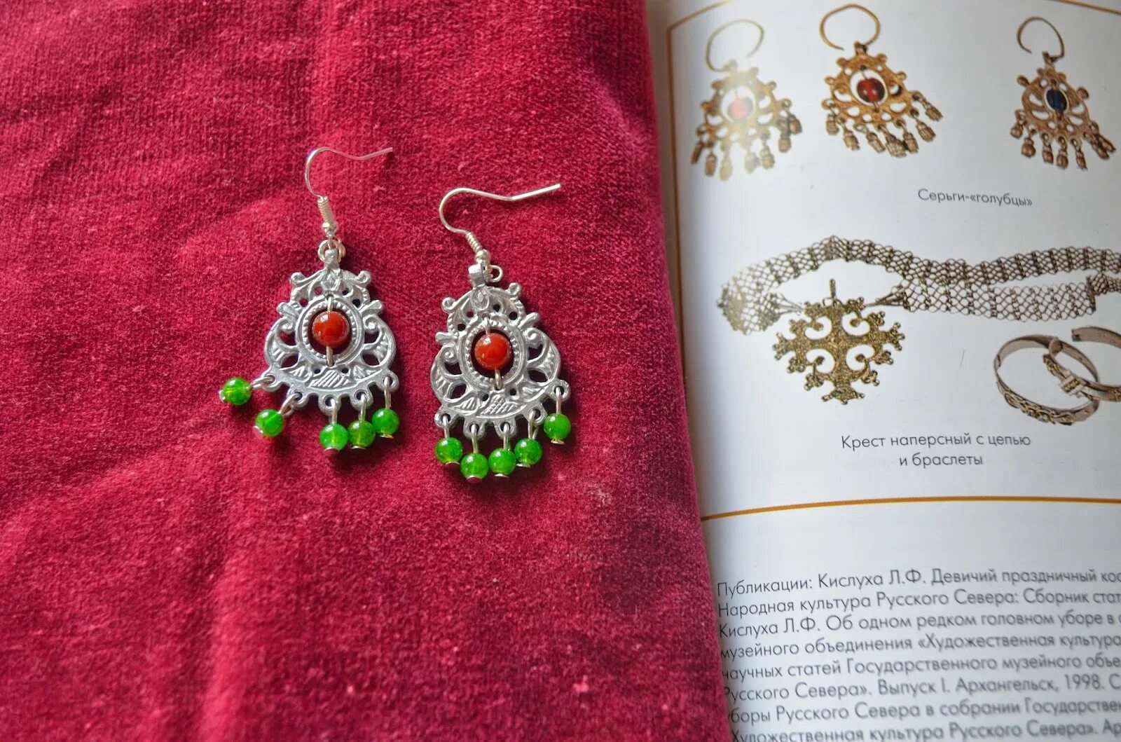 Серебряная сережка голубец. Серьга голубец 19 век. Старинные серьги голубцы. Голубец сережки. Серьга голубец 17 век.