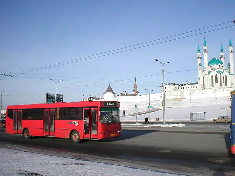 Ехать в казань на автобусе. СКАНТАТ-5226 "Барс". ЛИАЗ 5226. СКАНТАТ автобусы Казань. Красный автобус Казань.