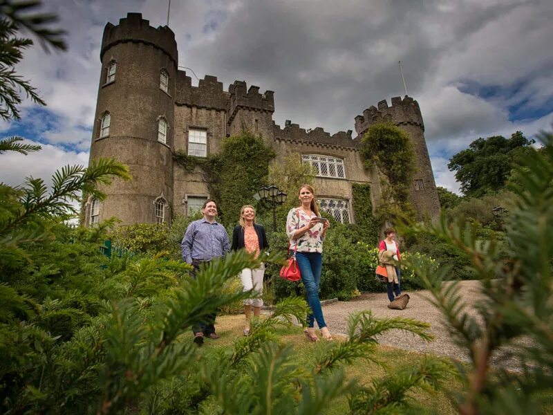 Malahide castle is northeast of dublin. Malahide castle белая леди. malahide beach. дом бабочек в замке malahide фото. бабочки в замке malahide фото.