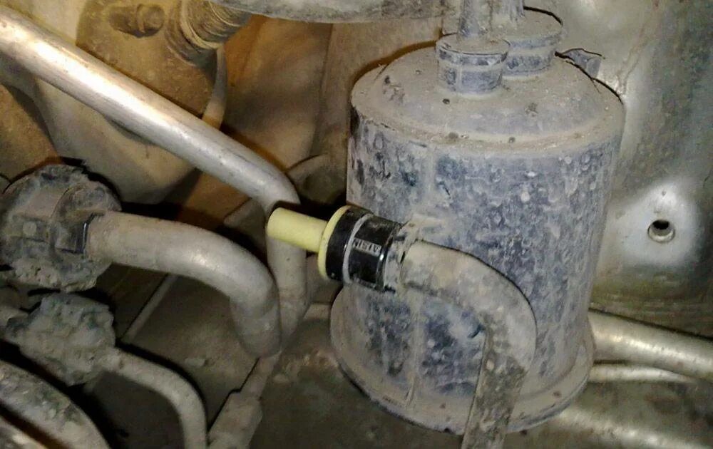 Адсорбер jetta 5. Абсорбер 2123. Адсорбер в машине схема. Абсорбер зачем. Для чего нужен адсорбер на ваз 2114.