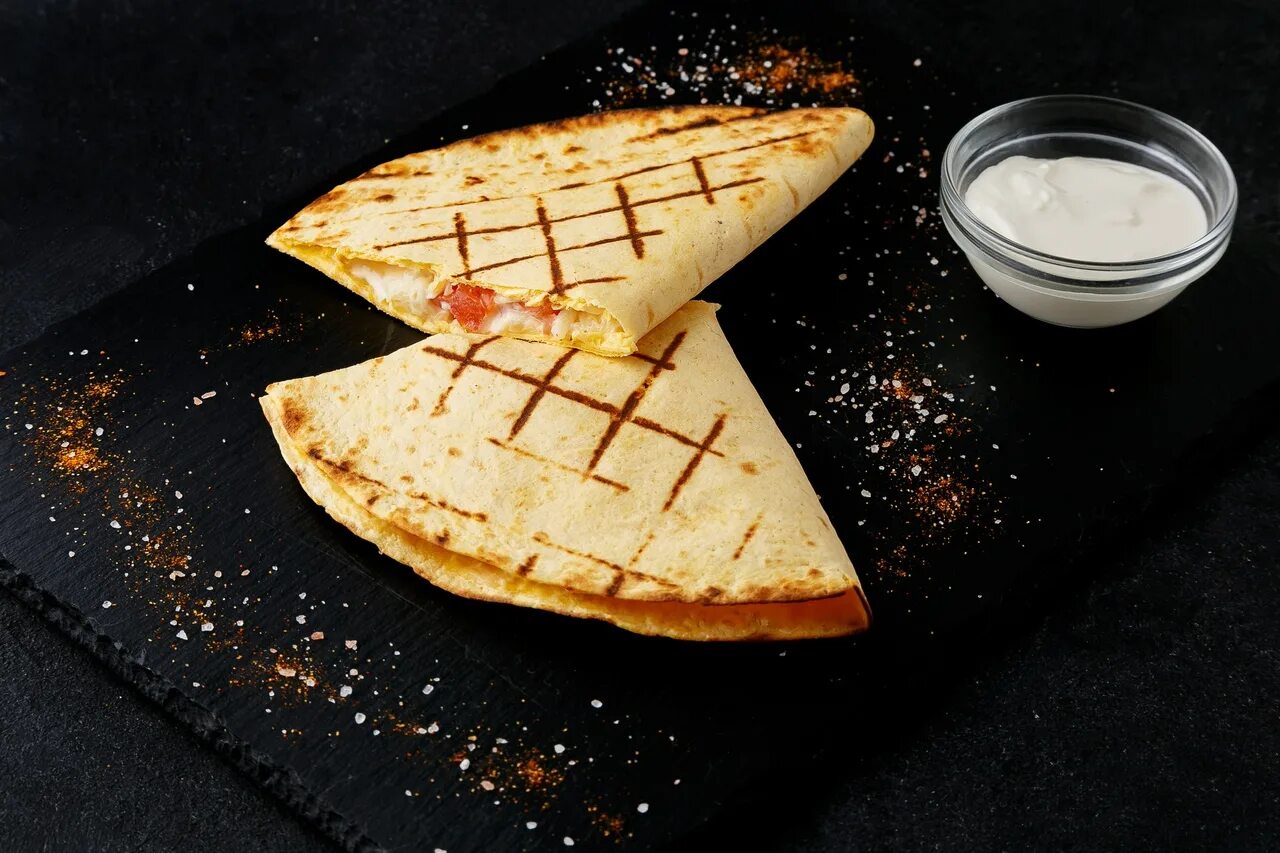 Pizza 54. 7918 (дерево) 54 элемента, 5 слоев. Pizza 54. Ломоносова 54/1. Граффити в пиццерии.