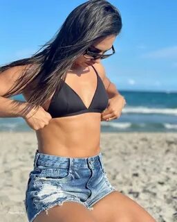 Ariane Lipski Sexy Tits and Ass Photo Collection - Fappenist