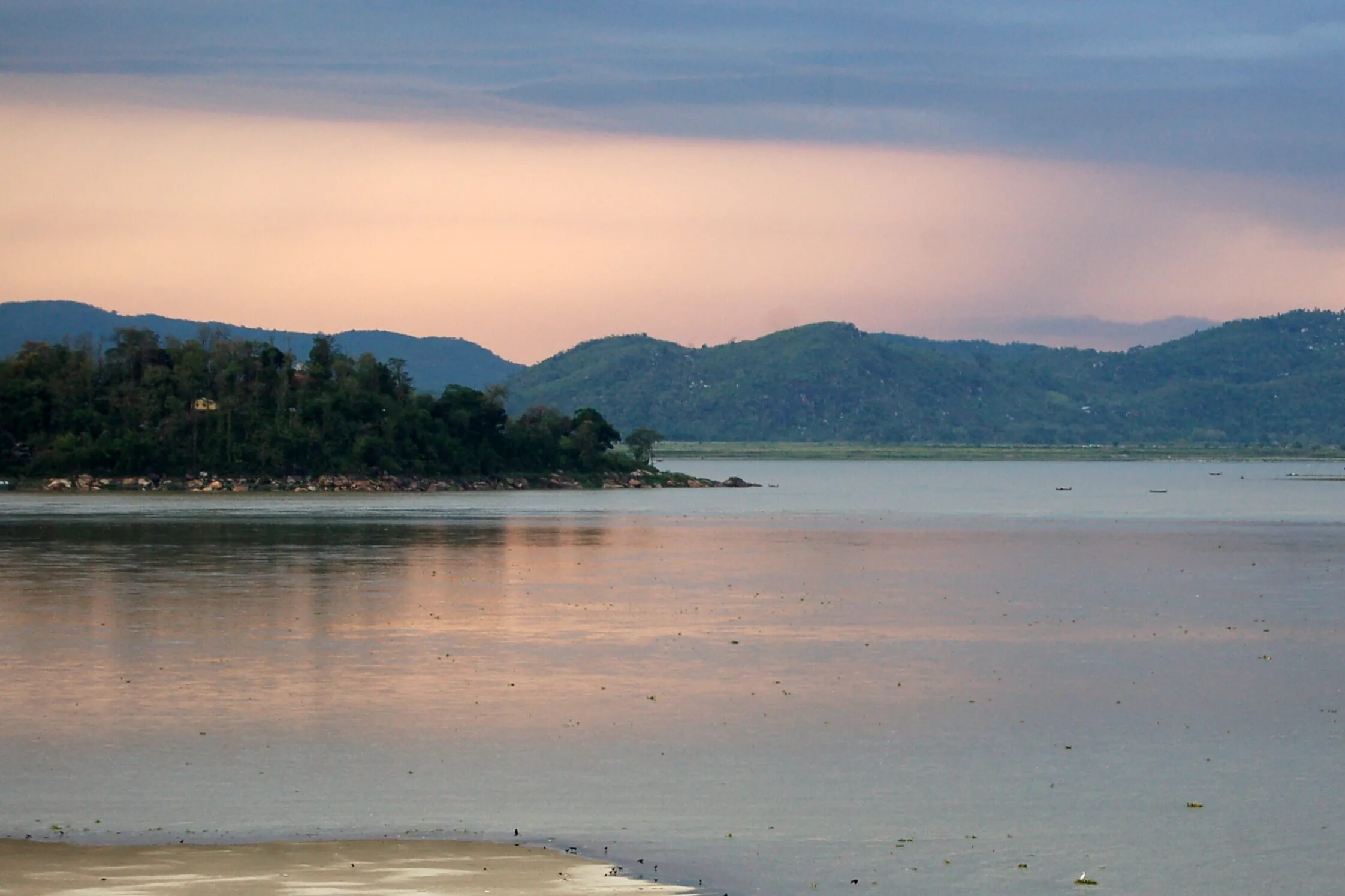 Брахмапутра. Brahmaputra River. Brahmaputra gorge. Брахмапутра фауна. Брахмапутра океан