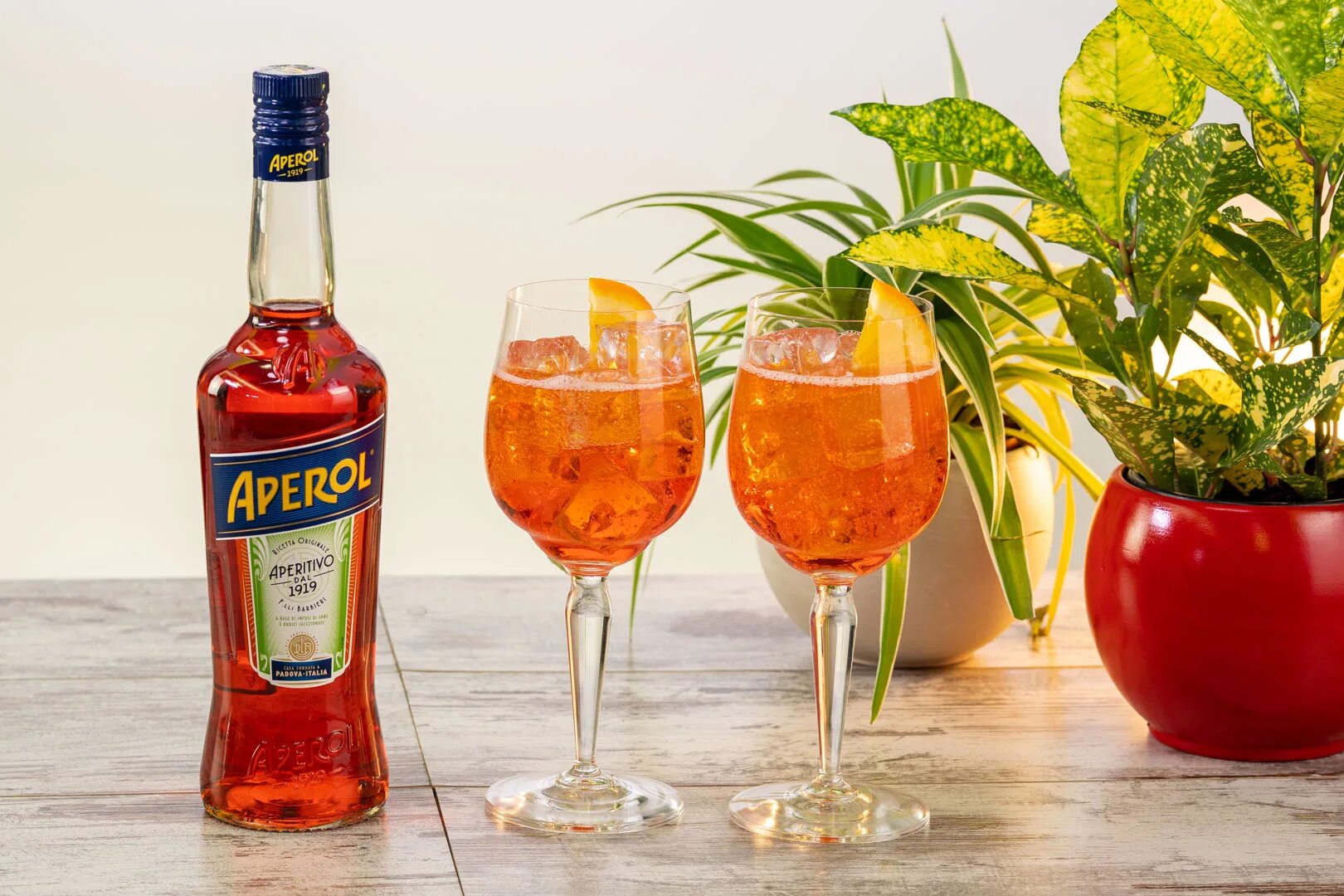 Мандариновый апероль. Аперитив апероль. Ликер aperol aperitivo. Спиртной напиток апероль. Два аппероля.