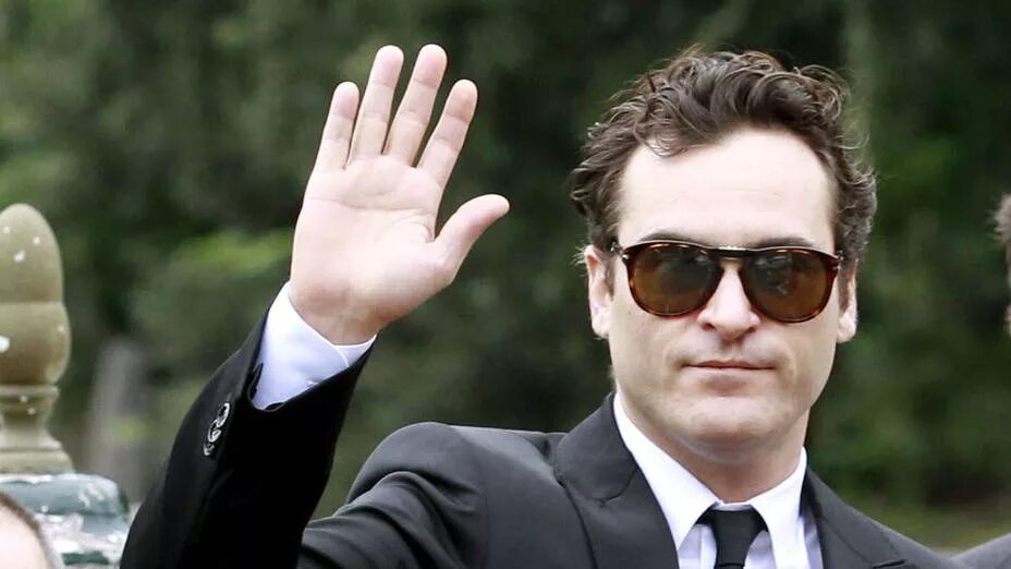 Хоакин феникс 2. Joaquin phoenix. хоакин феникс ладонь. ногти хоакина феникса. хоакин феникс в венеции.