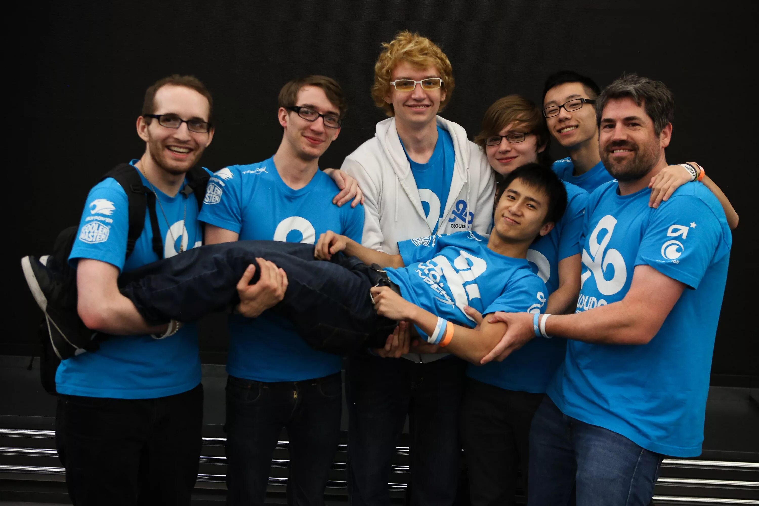 Cloud 9 team. Cloud9. Ростер cloud 9. Cloud9 киберспорт. Киберспорт Клауд 9.