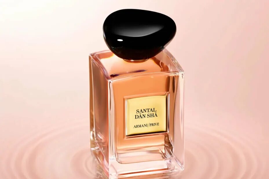 Armani prive отзывы. Armani Pink Парфюм. Коллекция ароматов Армани. Армани Прайм 2023. Джорджио Армани розовая туфелька духи.