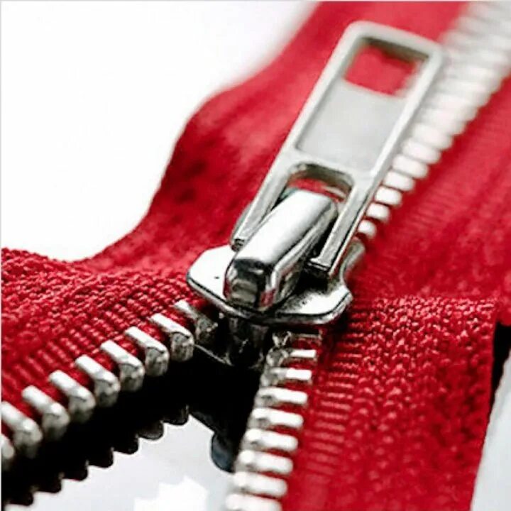 Чиним молнию на куртке. Фурнитура для молнии на куртке. Молния на куртке. Замена молнии на куртке москва. Как отремонтировать молнию на куртке.