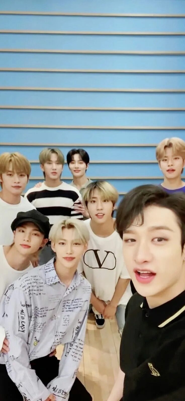 Stray kids 2022. Stray kids готовят. Минхо кушает. Чонин stray kids ест. Стрей кидс готовят.