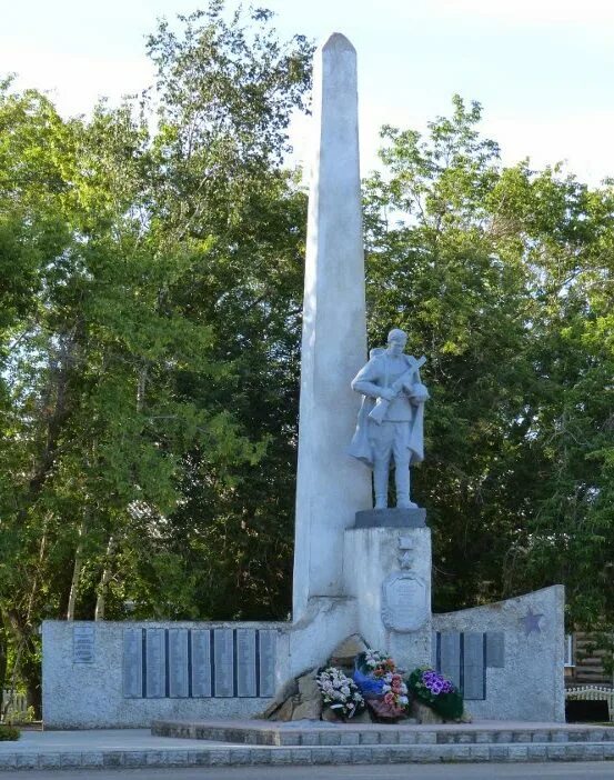 Погода село родино. Село Родино Родинского района Алтайского края. Алтайский край Родинский район село Родино. Памятники Родинского района Алтайского края. Памятники села Родино Алтайского.