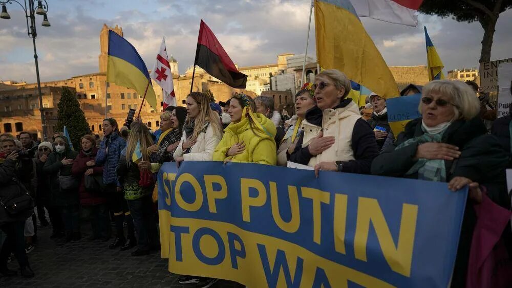 Митинги в Европе. Жители Германии. Жители Европы. Митинги украинцев в Европе.