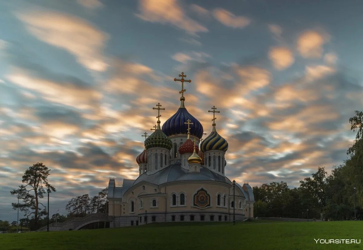 Восстанавливающие храмы россии. Храм Игоря Черниговского в Переделкино детали. Храм Святого князя Владимира (Йоханнесбург). «Православные храмы и монастыри» нижный Новгород. Храм Игоря Черниговского в Переделкино ночью.