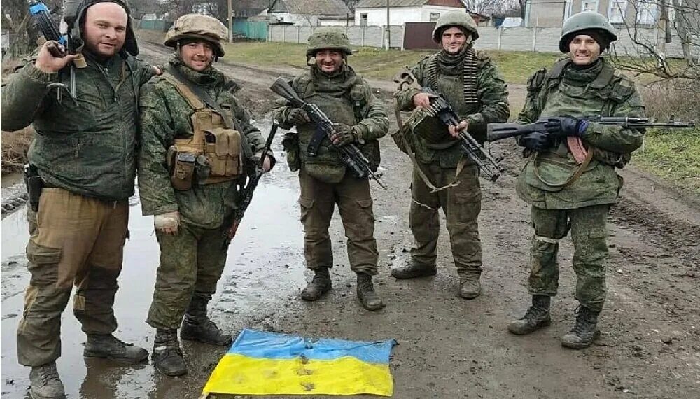 Украинская военная техника. Российские войска на украине. Колонна военной техники. Уничтоженная военная техника. Военные на украине российские войска.