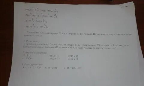 К пристани причалили 2 теплохода на каждом
