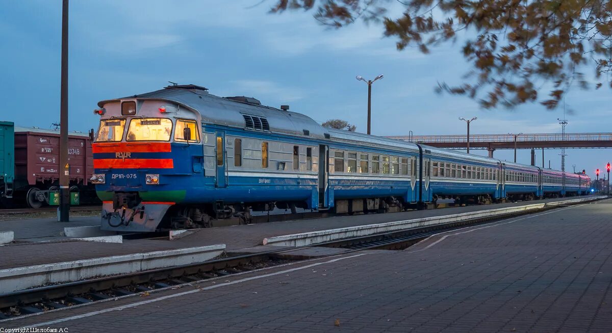 Бел жд поезд. Беларусь железная дорога БЧ. Лунинец ЖД вокзал. Вагон БЧ. ЖД станция Лунинец.