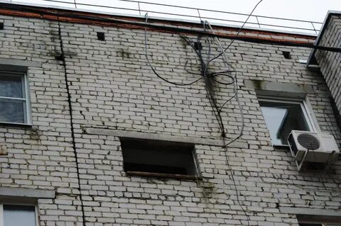 Провода в стенах дома