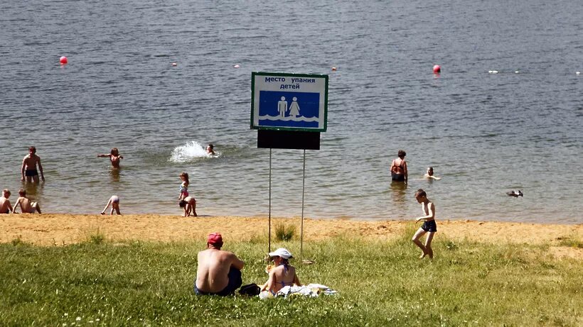 Пляж рублево одинцово. Рублевское водохранилище пляж. Купание в дмитровском районе. Где купаться в одинцово. Рублевские пруды.