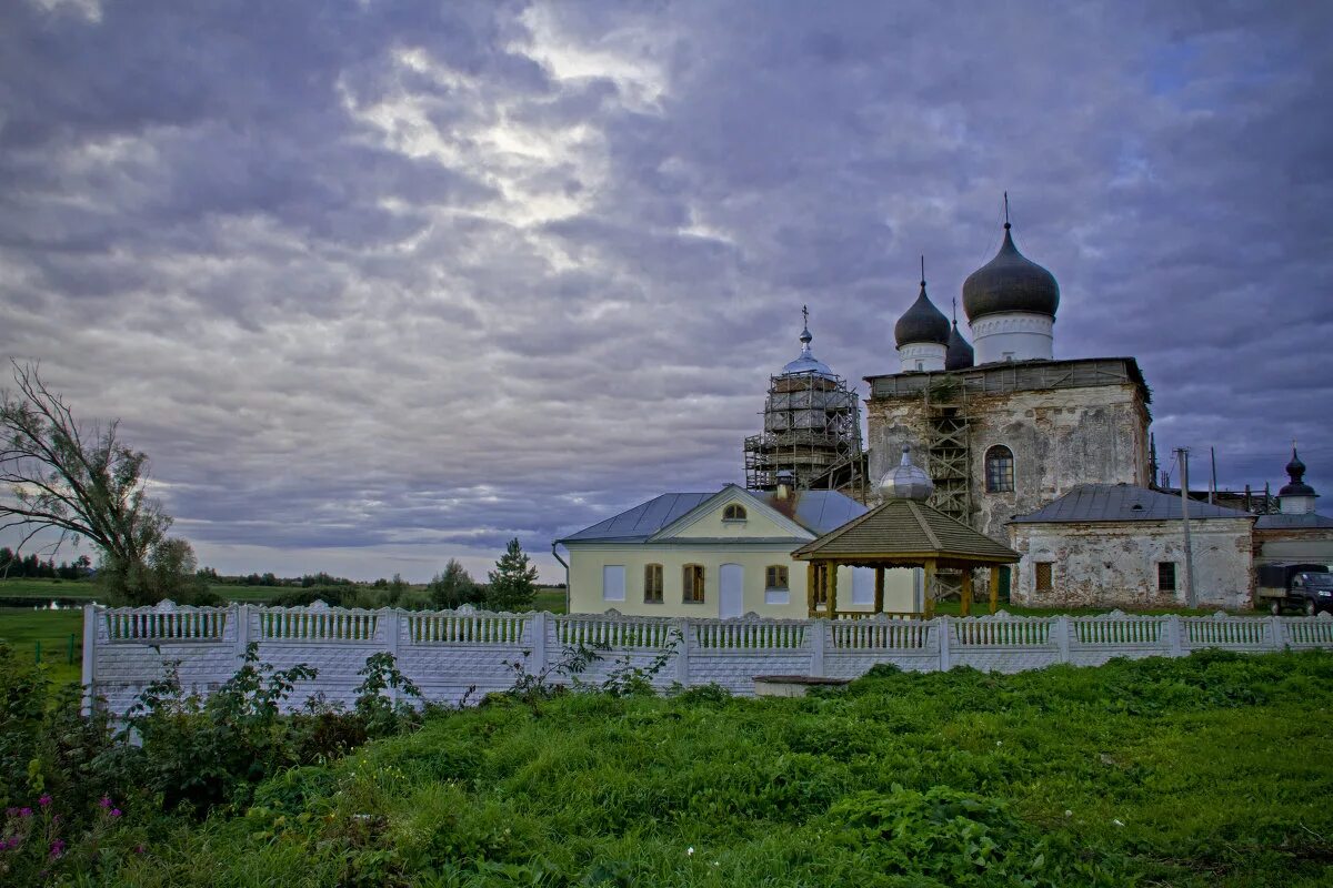 клопский монастырь великий новгород. клопский свято троицкий монастырь новгорода. михайло клопский монастырь. монастырь михаила клопского в великом новгороде. михайло клопский монастырь.