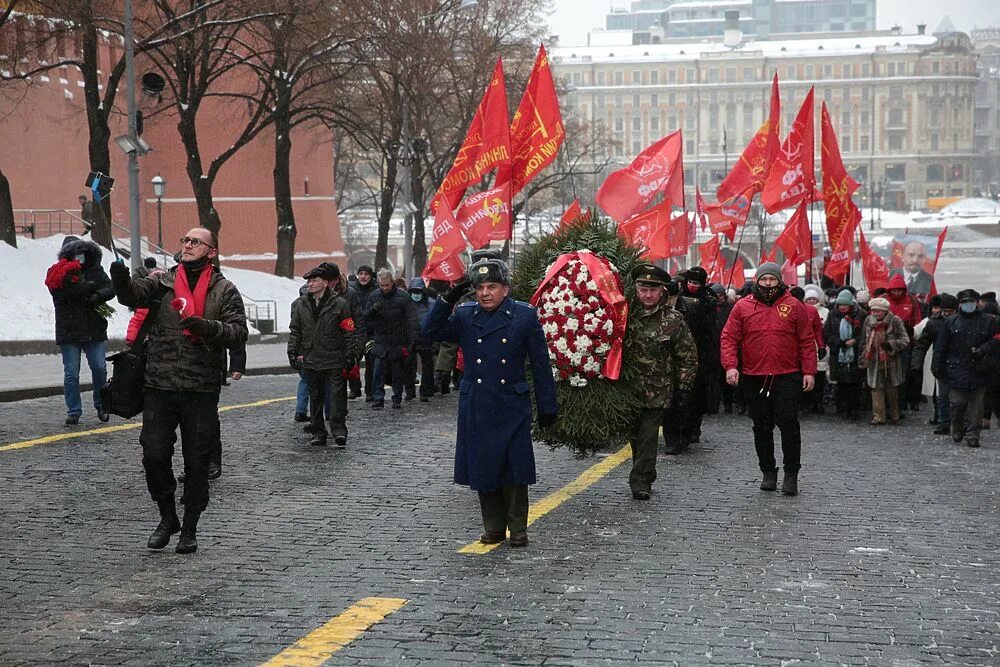 Годовщина ленина. Союз советских офицеров красная площадь. Ленин на красной площади. Фото коммунистов на красной площади. Ленин на митинге.