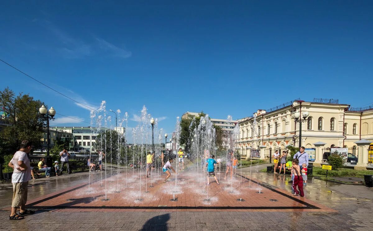 Понедельник в городе иркутске. Сквер Кирова Иркутск. Иркутск площадь города. Жара в Иркутске. Иркутск лето.