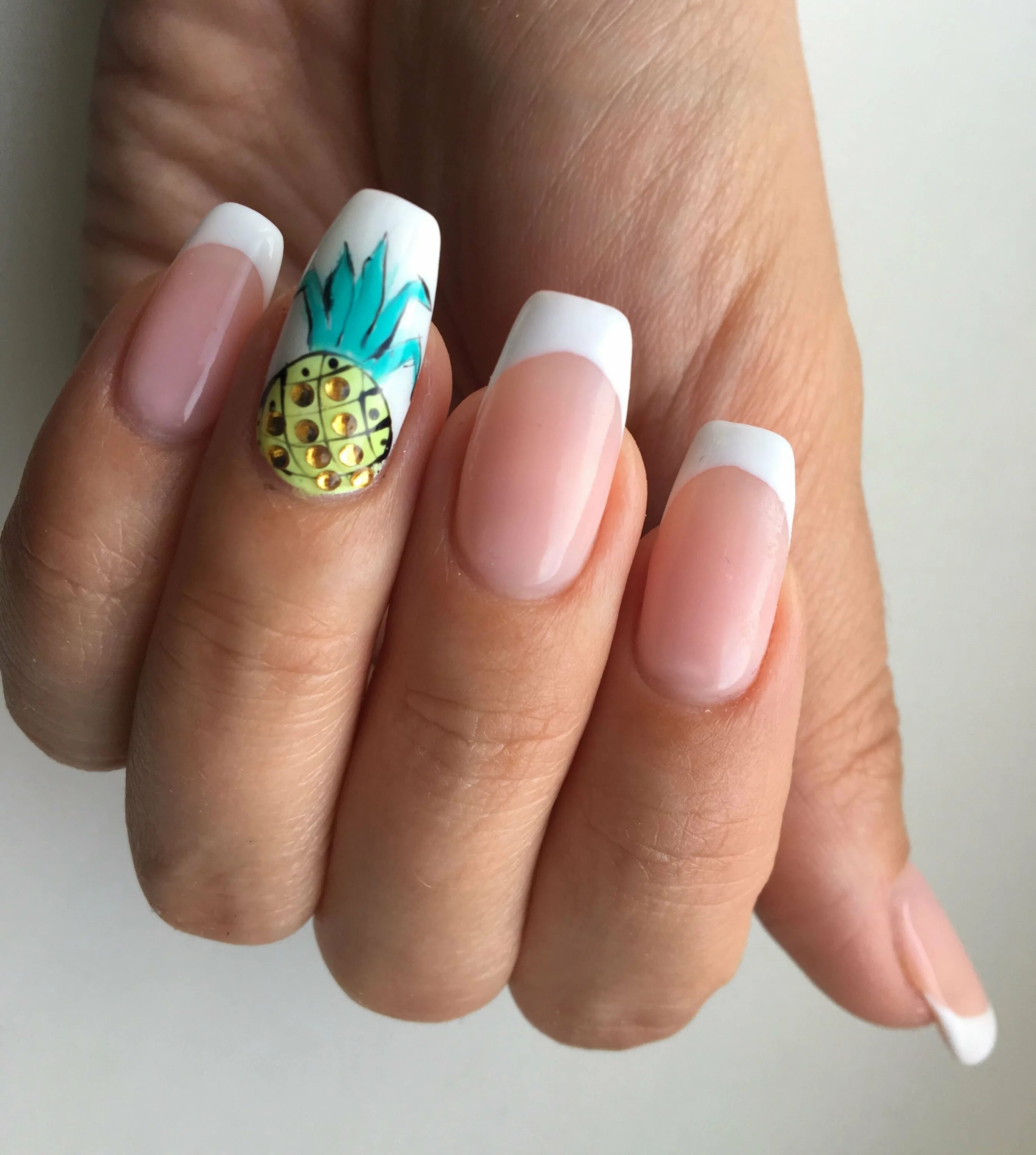 яркие ногти. морской маникюр. летний маникюр френч. летний французский маникюр. ногти для лета френч.