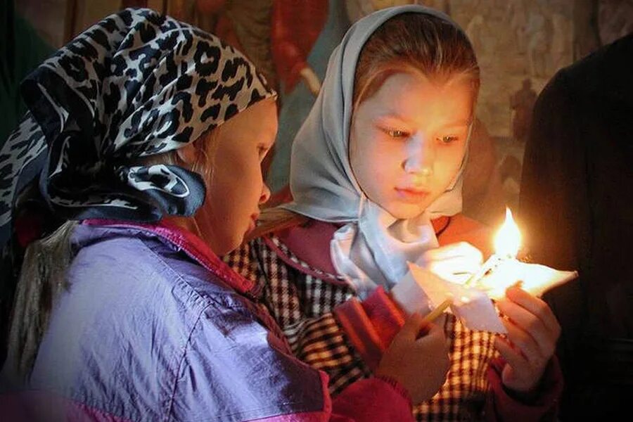 Воспитана на традициях. Дети в храме. Дети в православном храме. Детям о православии. О храме. Воспитание детей в православии.