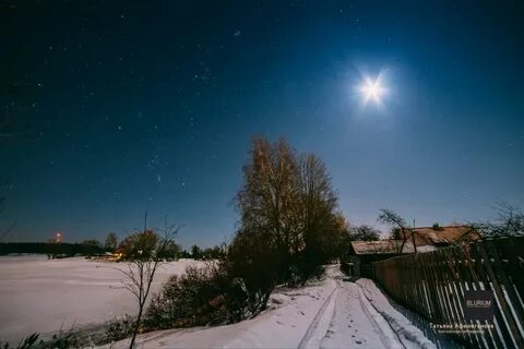 Уже давно стемнело и звезды
