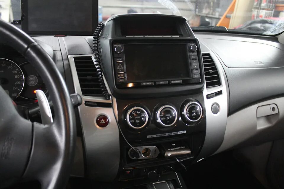 Магнитола mitsubishi pajero. Mitsubishi l200 2008 магнитола 2 din. Паджеро спорт 2 магнитола 9 дюймов. Магнитола Mitsubishi Pajero Sport 2. Паджеро спорт 2012 магнитола 9".