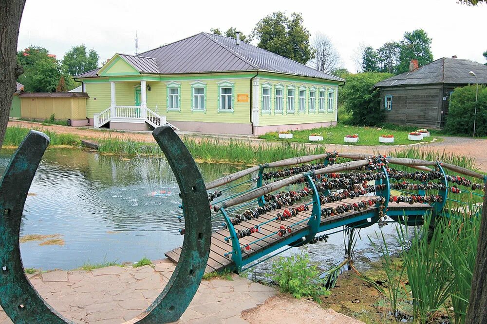 Пруд в Дмитровском валу. Красивые места у воды в Дмитрове. Дмитров улица Садовая. Дмитров Садовая техника.