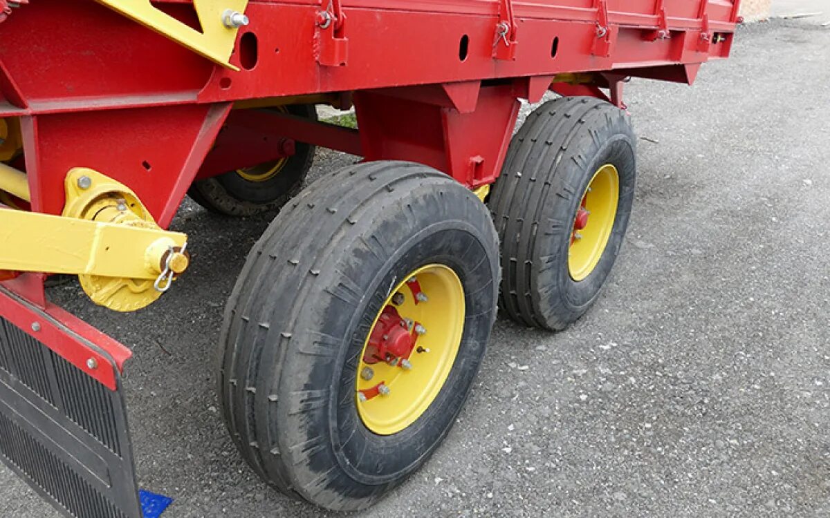 Разбрасыватель удобрений роу 6. Разбрасыватель органических удобрений роу-6. Тракторный прицеп роу-4. Привод транспортера роу-6. Прицеп роу 6.