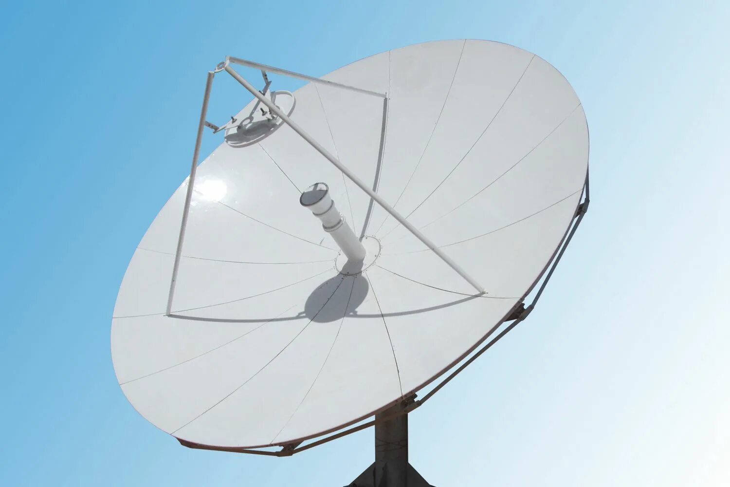 Spherical array in ku band. 3m ku band prime focus dish antena. антенна параболик. антенна starwin 3,7m tvro. зеркальная антенна.