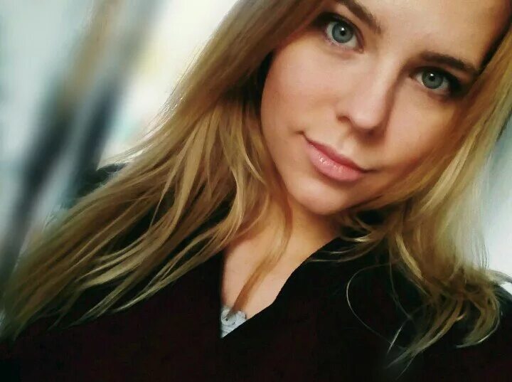 Знакомиться глухих. Слабослышащих познакомиться девушка. Женщина слабослышащих. Слабослышащих познакомиться девушка. Глухие девушки.