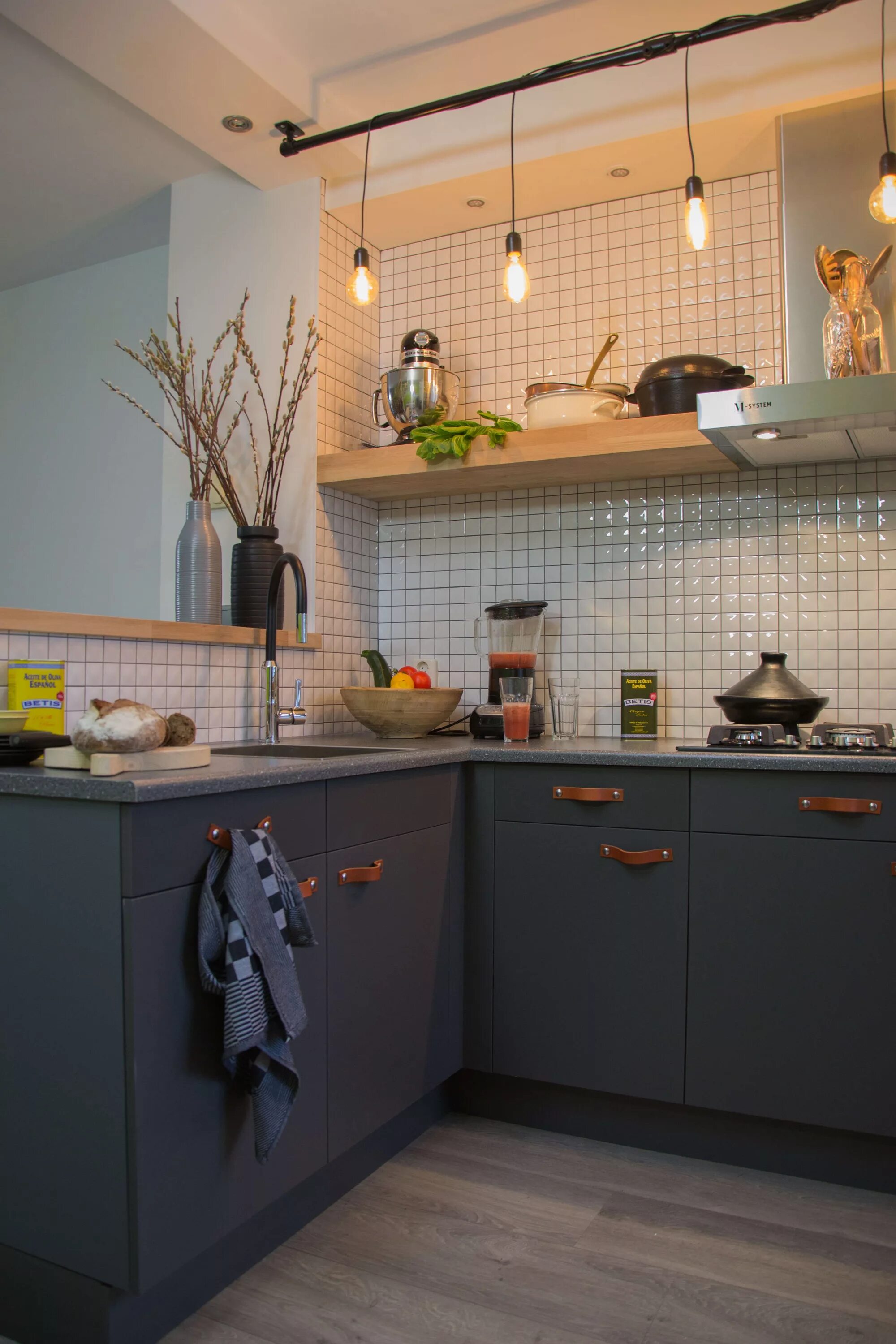 Проекты небольших кухонь лофт без верхних шкафов Là ou la création nait Decoración de unas, Cocina minimalista, Cocina escandinav