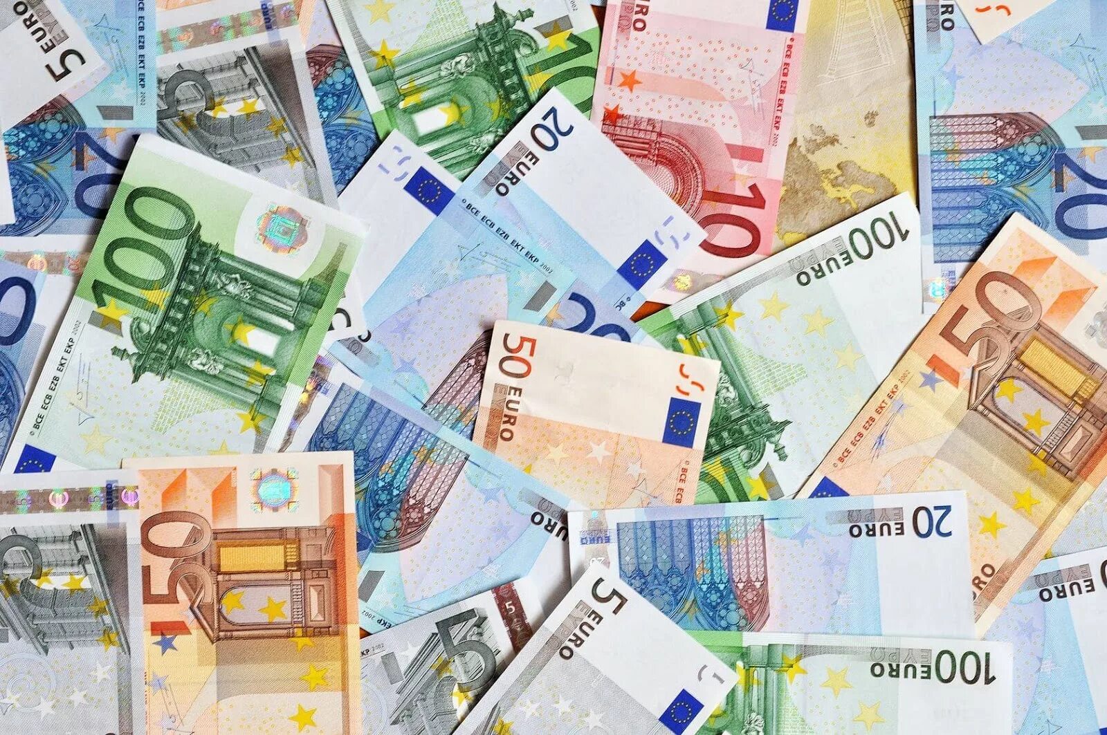 Национальная валюта евро. Евро валюта. Деньги евро. Купюры евро. Денежный фон.