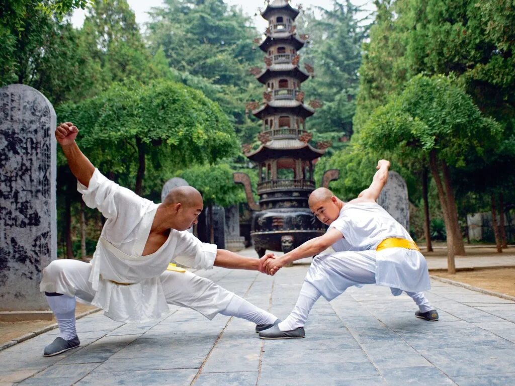 Shaolin temple. Кунг-фу монастырь Шаолинь. Монастырь Шаолинь Китай. Монастырь Шаолинь монахи. Храм Шаолинь Хэнань монастырь Шаолинь Китай.