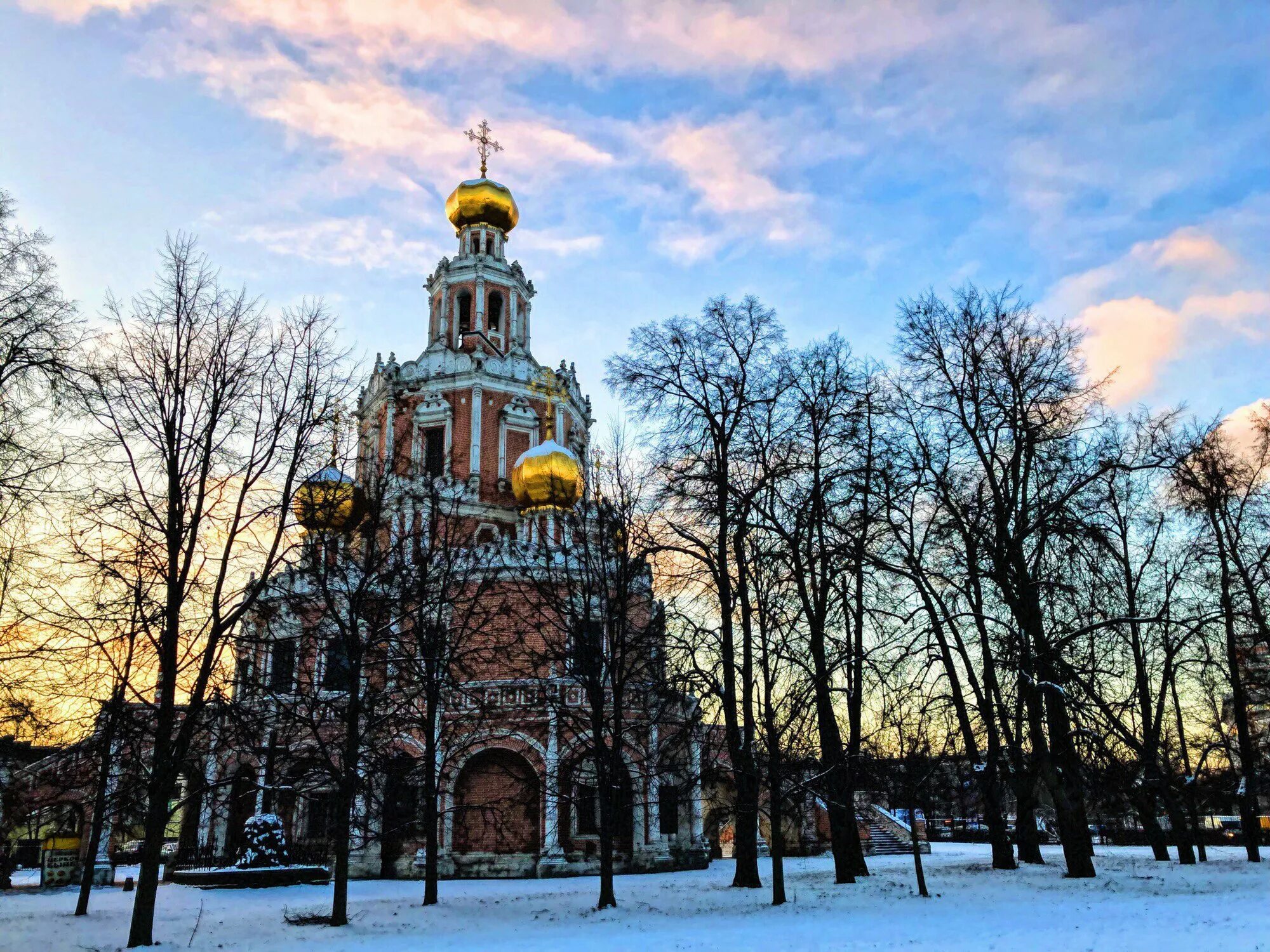 Церковь богородицы в филях. Церковь Покрова Пресвятой Богородицы в Филях. Церковь Покрова Богородицы в Филях 1693 год. Церковь Покрова в Филях в Москве. Церковь Покрова в Филях Архитектор.