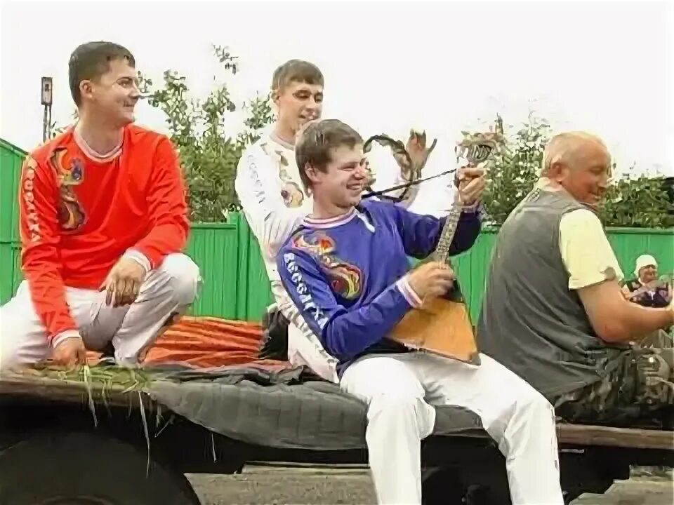 Веселуха калины. Ансамбль веселуха эх по селам .. ансамбль веселуха поехали по селам. эх по селам поехали по селам. ансамбль веселухи картинка.