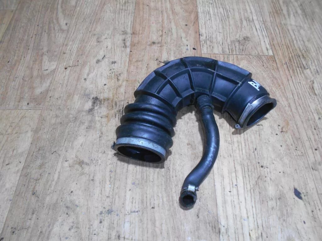 Патрубок воздушного фильтра ваз 2190. /шланг воздухозаборника/ вис. Патрубок фильтра ваз 2114. Патрубок воздушного фильтра ваз 21073. Гофра воздушного фильтра ваз 2112 силиконовая.