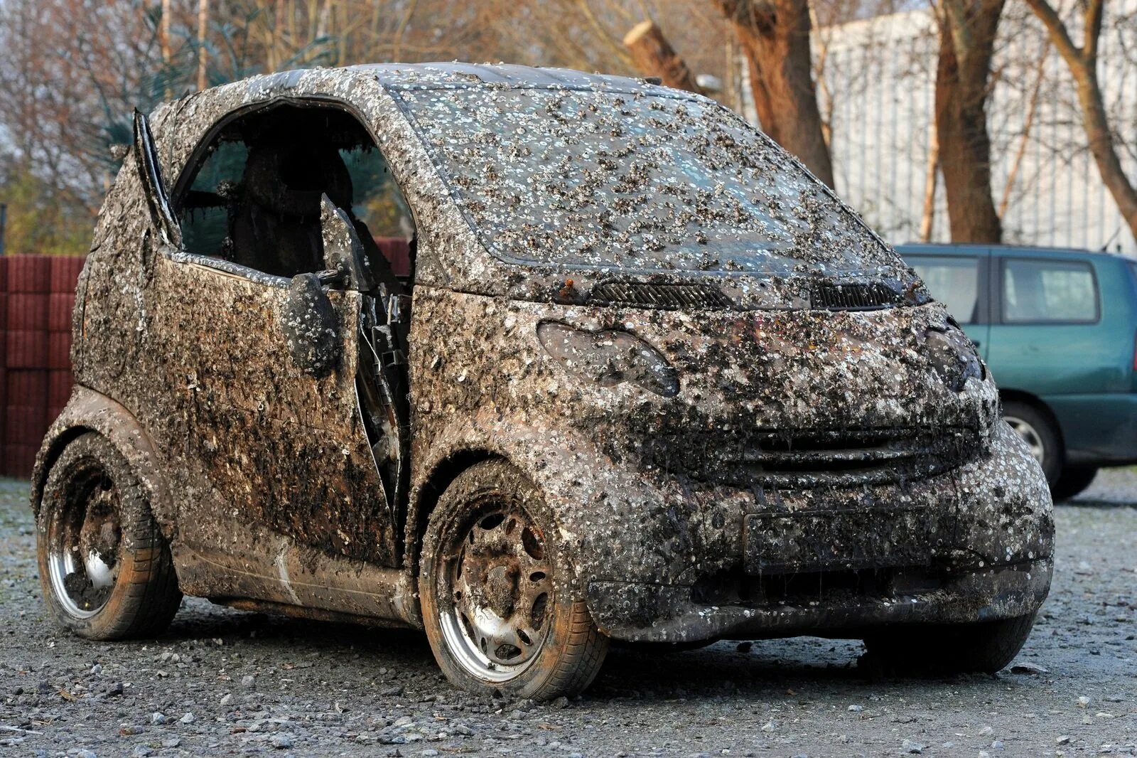 Самая плохая машина. Изуродованные машины. Страшные машины. Странные машины. Страшная реклама авто