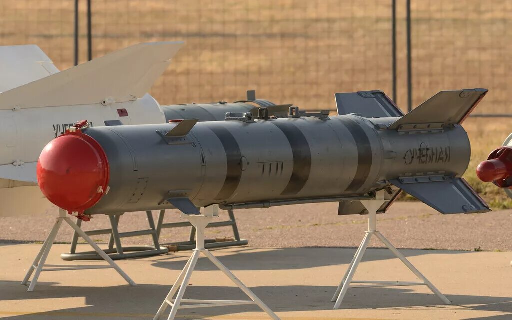Корректируемая авиационная бомба каб-500л. Корректируемая авиационная бомба каб-1500кр. Каб. Корректируемые авиационные бомбы каб-500с. Управляемая авиационная бомба каб-1500.