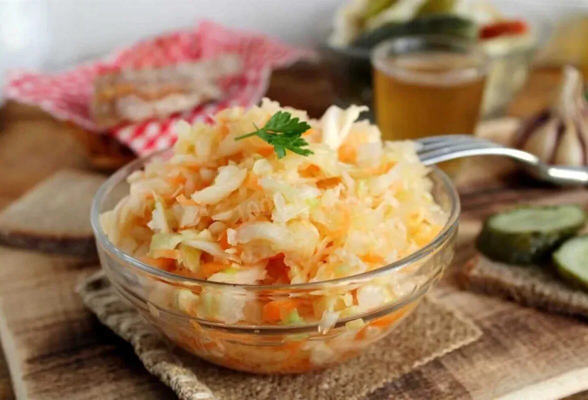 Обо всем с марусей капуста. Капуста белокочанная квашеная. капуста соленая квашеная. кованая капуста. солить капусту.