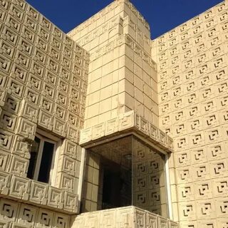 Сама архитектор
