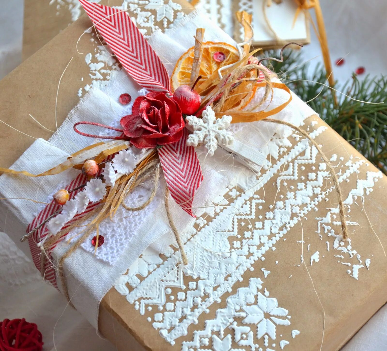 Новогоднее украшение коробок. Подарки и упаковка. Красивая упаковка. Красиво упаковать подарок. Декор подарочной коробки.