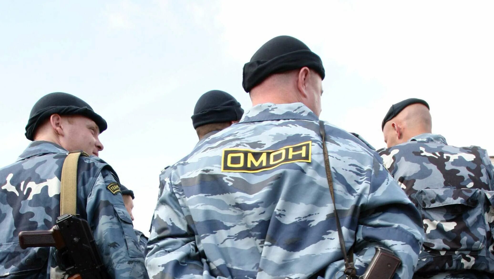 Омоновец улыбается. Отряд мобильный особого назначения «беркут». Форма омона. Боец омона. Омон тренировка.