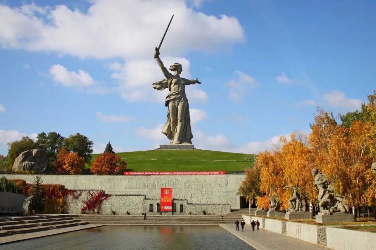 Памятники в городах героях великой