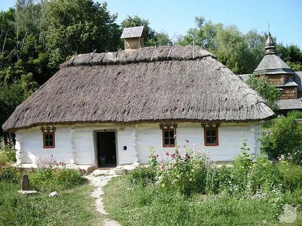 Хата мазанка. Украинская архитектура традиционная. Традиционный украинский дом. Ukrainian homes. Украинская хата мазанка.