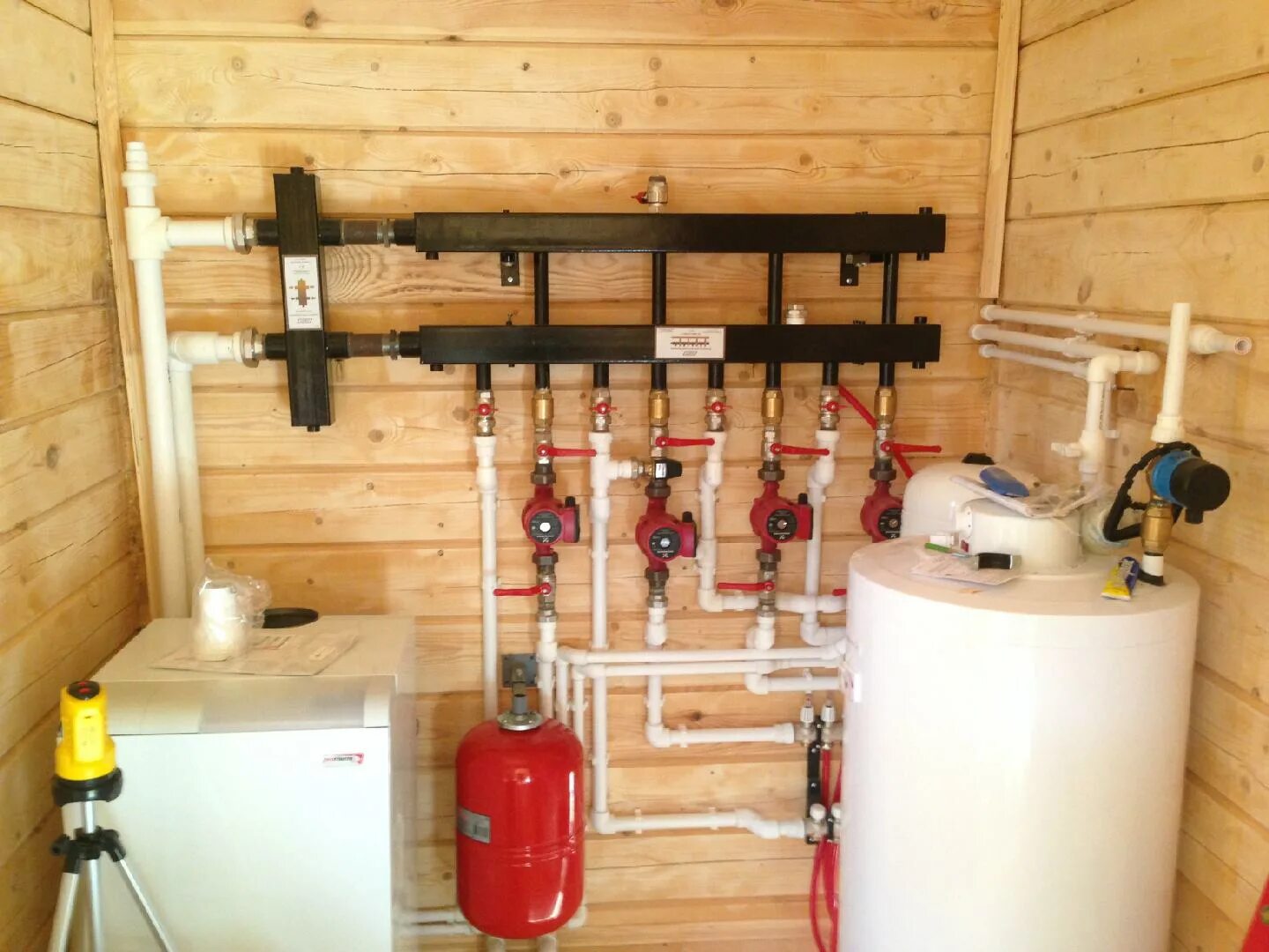 Отопление в частномидоме. Монтаж отопления в частном доме. Газовое отопление в частном доме. Смонтировать отопление частного дома. Монтаж системы отопления в доме.