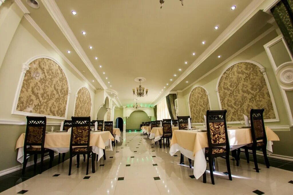 Дубки самара банкетный зал. Ресторан «ресторан честных цен» самара. Ресторан на демократической самара. Самара ресторан демократия. Демократическая 7 ресторан честных.