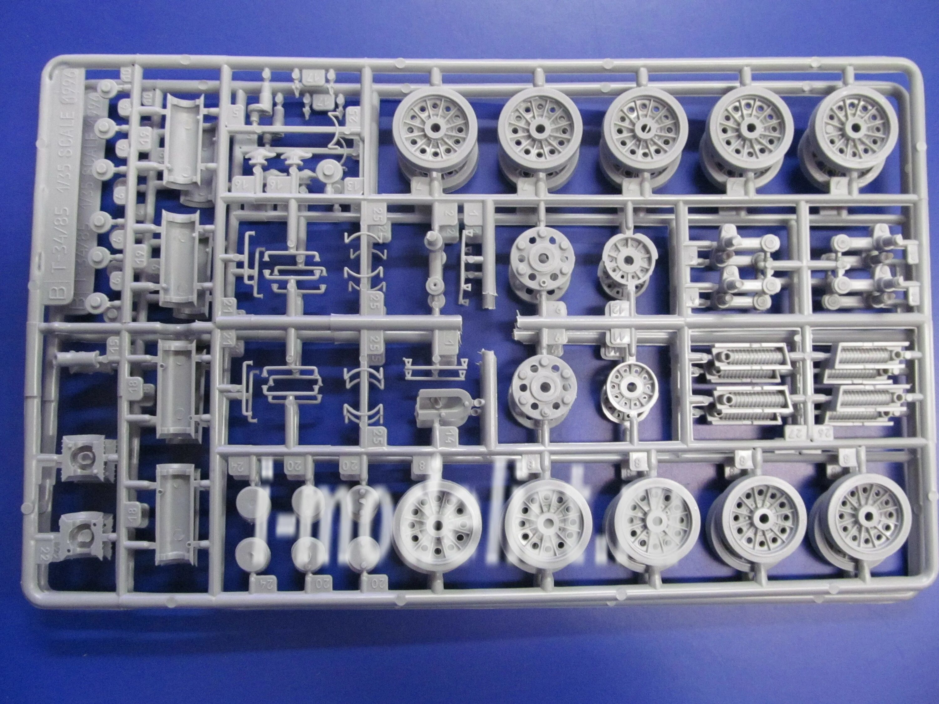 Сборная модель моделист танк меркава (303531) 1:35. 3648 italeri 1. Моделист 1/700 hornet. Танк тигр моделист 1 72. Хаммер моделист 1 35.