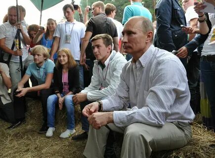 Среди простых людей в